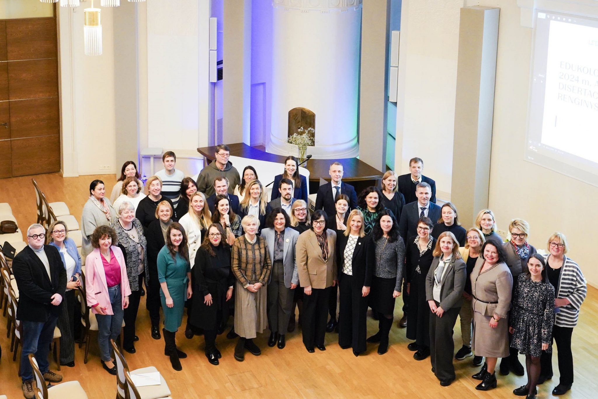 Svietimo-mokslo-ir-sporto-ministerijoje-pristatytos-edukologijos-mokslu-disertacijos-2048x1365